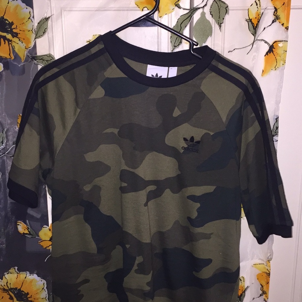 Adidas cute camp tee 💚🖤